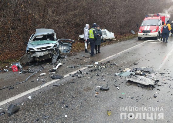 На місці аварії працюють поліцейські. Обставини ДТП з’ясовують