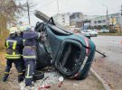 Водитель легковушки не справился с управлением и влетел в электроопору