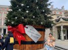 Керрі Барнс проїхалась Лондоном голяка на велосипеді.