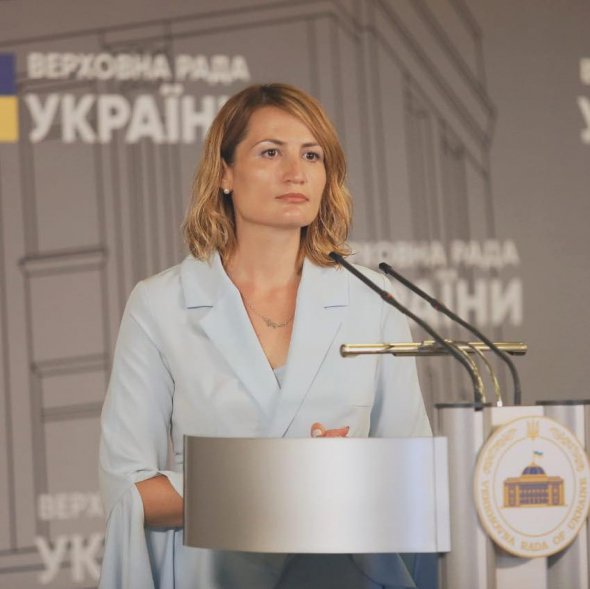 Через втручання Максима Степанова медикаменти, які придбали торік за кошти ДП "Медзакупівлі", до лікарень так і не доїхали, розповідає народна депутатка Ольга Стефанишина. Фото: facebook.com/olga.stefanishina