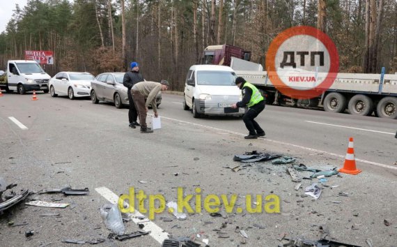 Під Києвом на Новоірпінській трасі сталася аварія. Фото: dtp.kiev.ua