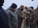Владимир Зеленский прибыл на Донбасс, чтобы ознакомиться с ситуацией на передовой и пообщаться с воинами.