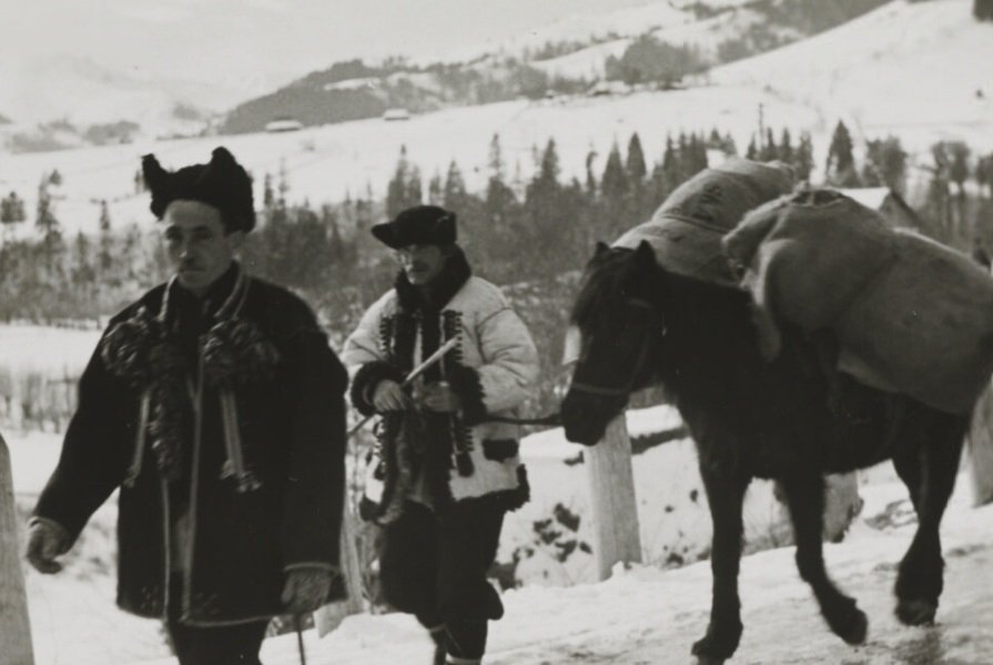 Прикарпаття: як гуцули зимували 90 років тому (ФОТО) Прикарпаття: фото 90-річної давнини зробили по селах нинішньої Івано-Франківської області,