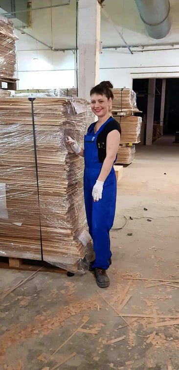 В Польщі українка працювала на меблевій фабриці