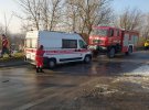 На Дніпропетровщині Nissan Tiida зніс стіну приватного будинку. Постраждали 5 людей