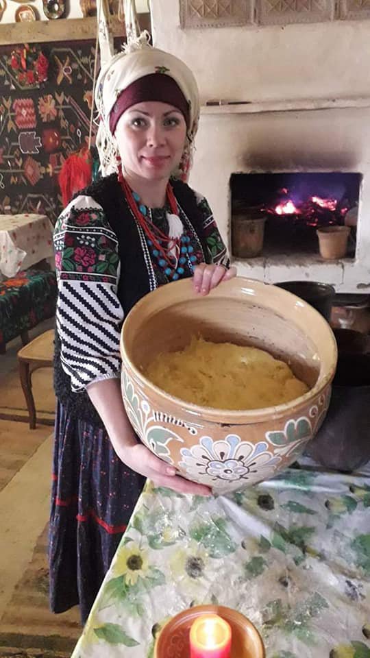 Минулого року етнографиня Олена Щербань відкрила музеї живого хліба та звареного борщу в селі Опішня Полтавського району