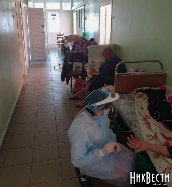 У лікарнях Миколаєва пацієнтів Covid-19 з  розміщують у коридорах