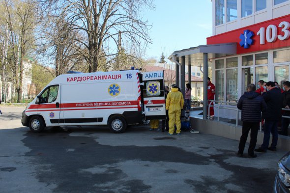 У Полтаві провели обробку медичного автомобіля іноваційним покриттям на основі діоксиду титану