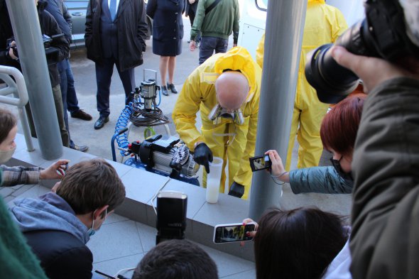 У Полтаві провели обробку медичного автомобіля іноваційним покриттям на основі діоксиду титану