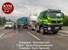 Под Киевом легковушку раздавило между фурой и бетономешалкой. Фото: Киев Оперативный