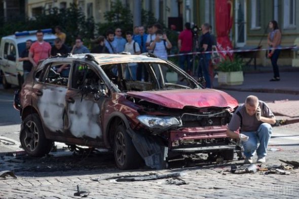 После взрыва авто  журналист Павел Шеремет был еще жив. Однако травмы оказались несовместимы с жизнью. Он умер в "скорой"
