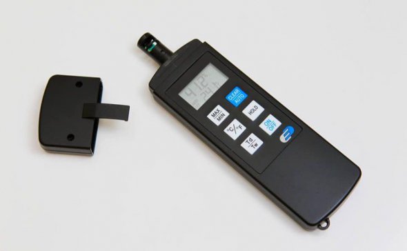 Устройство, которым будут измерять температуру в маршрутках летом и зимой. Этим будут заниматься коммунальные инспекторы