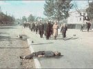 Ці фото зроблені 1 жовтня 1941-го під час масових розстрілів у київському урочищі Бабин Яр. Автор - Йоганн Хале, фотограф 637-го німецького загону пропаганди 6-ої Армії.