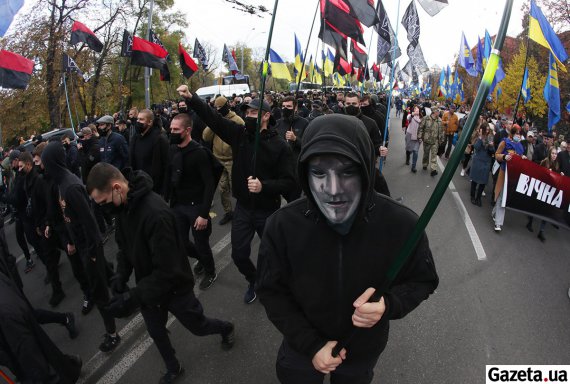 Сегодня в Киеве состоялись две ходы, которые начались порознь, но впоследствии слились в одну - Марш славы Украинской повстанческой армии и Марш нации, который был посвящен защитникам и защитницам страны