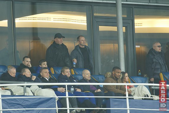 Кучма, Левочкин, Гордон смотрели футбол в VIP-ложе.