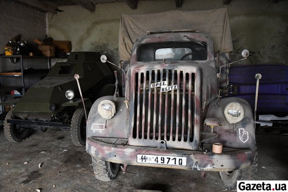 Немецкий грузовик Opel Blitz и советский бронеавтомобиль БА-64
