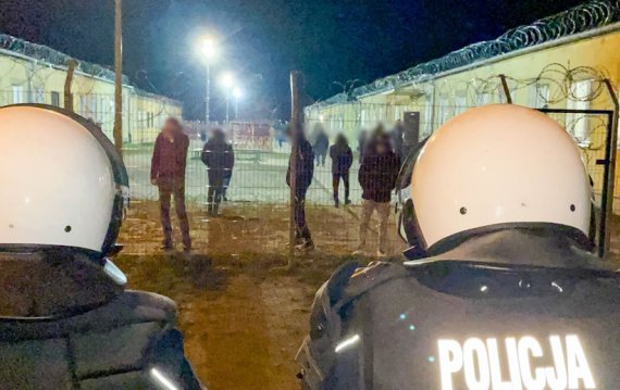 Мігранти влаштували бунт у закритому центрі для біженців у місті Венджин на заході Польщі
