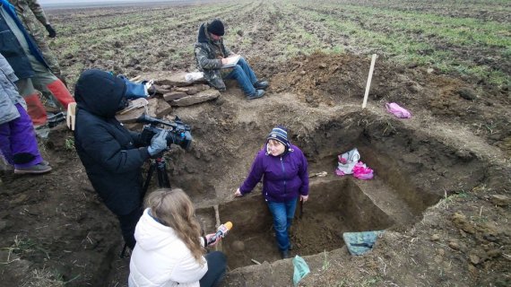 В Тернопольской области археологи обнаружили каменный саркофаг с тремя скелетами