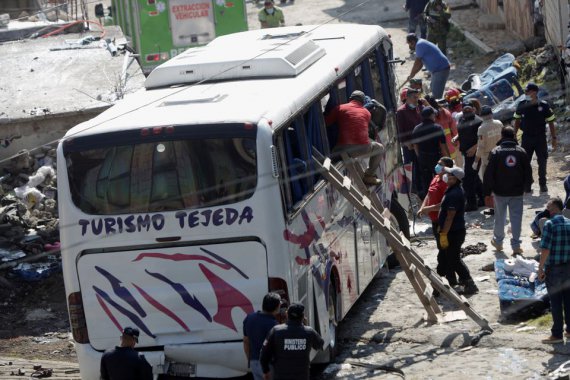 У Мексиці пасажирський автобус врізався в будинок. 19 загиблих і 20 скалічених