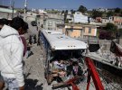 В Мексике пассажирский автобус врезался в здание. 19 погибших и 20 искалеченных
