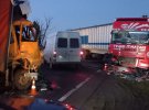 В Николаевской области столкнулись четыре грузовика. Есть погибший и раненый