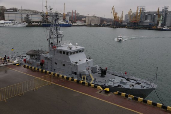 Два нових катери пришвартували в Одеському морському порту. Військові катери готуються прийняти до ВМС. Фото: Думська