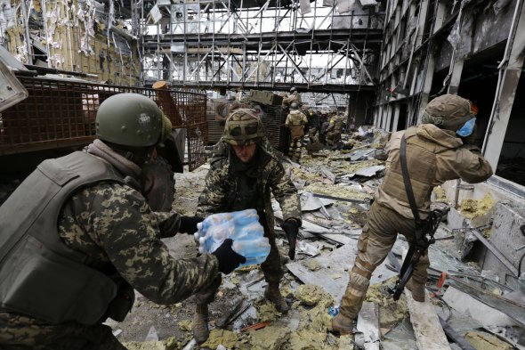Бої за Донецький аеропорт тривали з 26 травня 2014 року до 21 січня 2015-го. Закінчилися після повного руйнування обох терміналів і диспетчерської вежі аеропорту