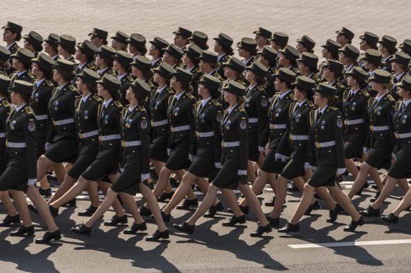 57 тис. жінок служать та працюють в українській армії станом на 2021 рік. Від початку війни з Росією кількість жінок у Збройних силах подвоїлася