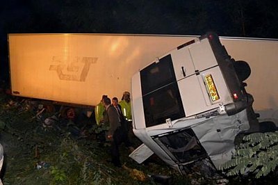 На Чернігівщині зіткнулися вантажівка і маршрутка. Загинули дев'ять пасажирів і водій