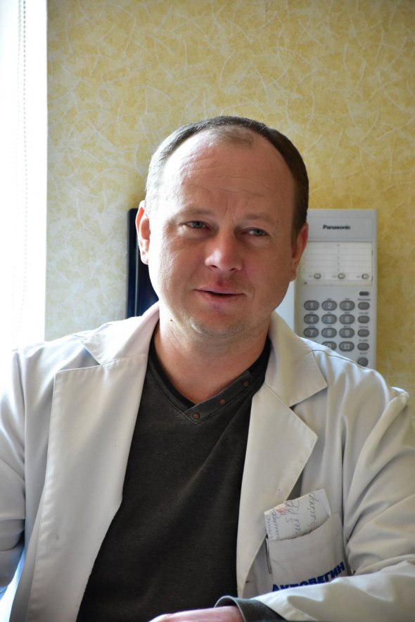 Убитий - завідувач хірургічного відділення Полтавської міської лікарні № 2 Роман Ростовський. Куля прошила хірургу ліву скроню