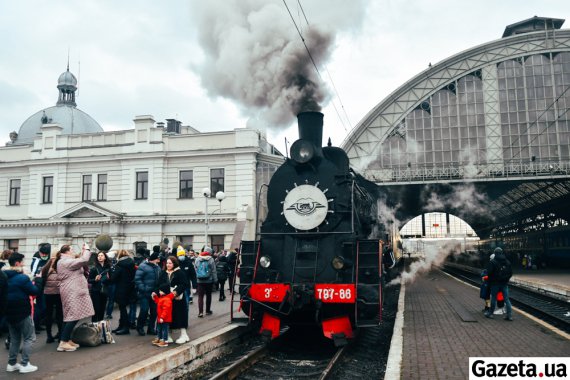 Львівська залізниця на зимові свята запустила ретро-потяг