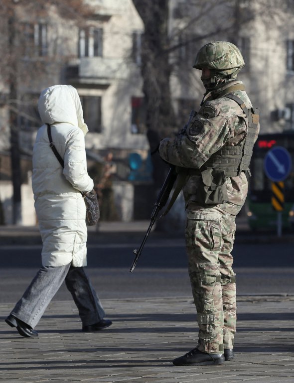  Військові на вулицях Алмати 