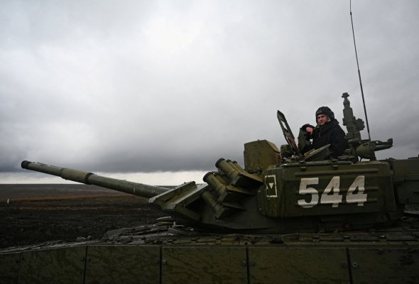 Российский танк на военных учениях в Ростовской области, возле украинской границы