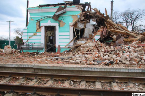 Росіяни після 24 лютого щодня бомбили і обстрілювали Охтирку. Зокрема, повністю розбили тамтешній залізничний вокзал
