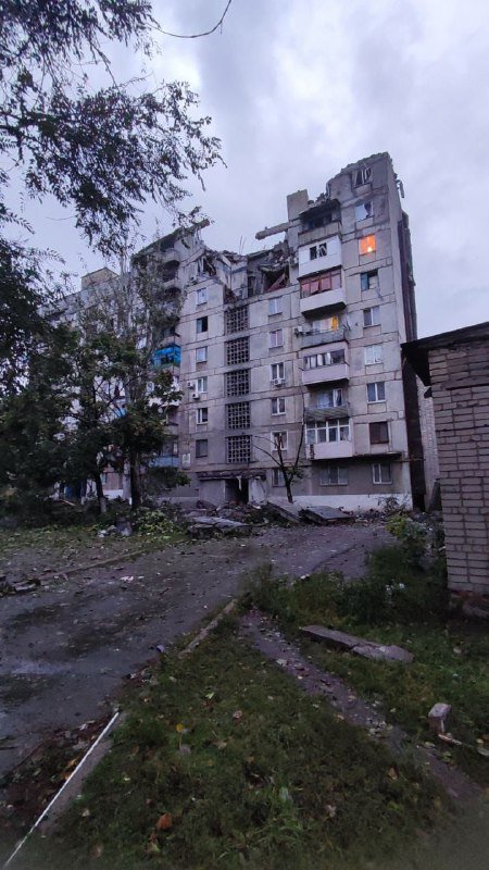 Росіяни ввечері 22 вересня вдарили по девятиповерхівці в Торецьку Донецької області