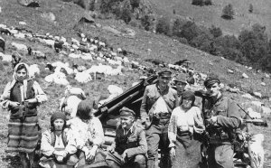 Упівці зустрілись із румунськими селянами, 1949 рік. Перейшли кордон для підтримки повстання проти промосковського уряду країни у провінції Тімішоара