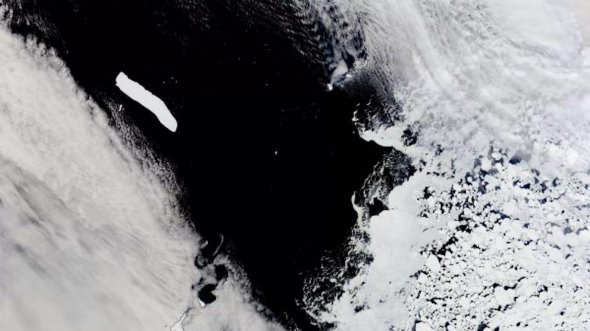 Фото обломка самого большого айсберга длиной 135 км