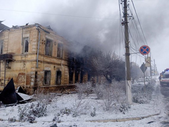 Zelenski Rusiyanı “terrorçu” adlandırdı: bombalanan  xəstəxanada ikigünlük körpə öldü 