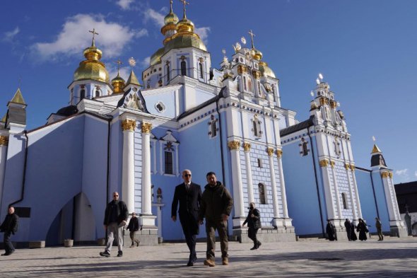 Байден та Зеленський біля Михайлівського Золотоверхого собору 