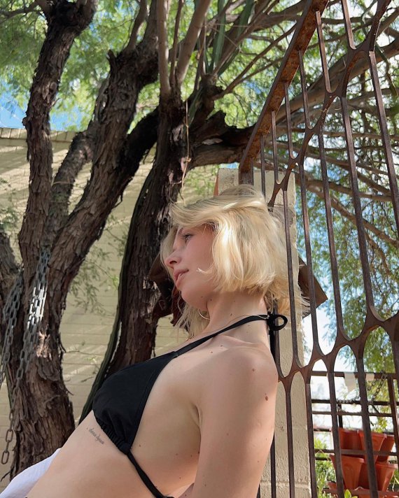 Донька Віри Брежнєвої Соня Кіперман ніжиться на сонці в Лос-Анджелесі