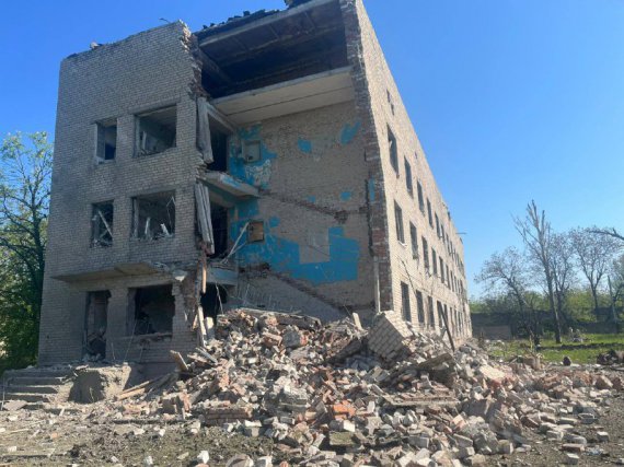 Так выглядит больница в Авдеевке после ракетного удара РФ.