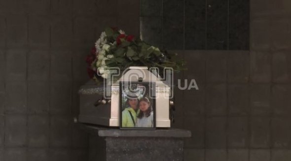 У Києві попрощалися з матір'ю та донькою, які загинули внаслідок обстрілу