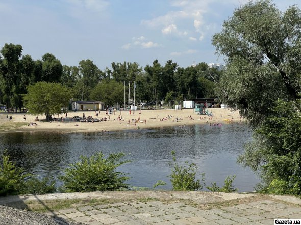 Гідропарк — парк у Києві, розташований на Венеційському та Долобецькому островах між Дніпром та Русанівською протокою