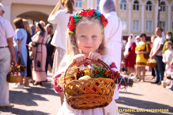 Медовий Спас - 14 серпня освячують маковійчики, мед, мак та воду