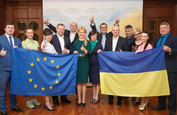 В Харькове на помещении ОГА вывесили флаг европейского союза