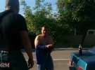 Атовець попросив чоловіка зняти футболку з Путіним. А потім її порвав і спалив