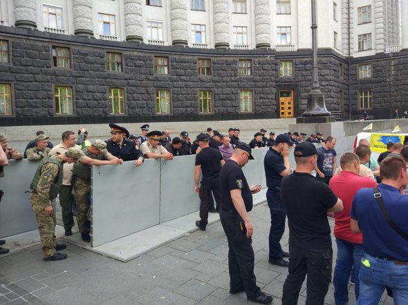 2 евро в день: з машин на «польських номера» почнуть знімати плату