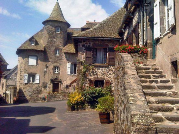 Типове село Овернь у центральній Франції