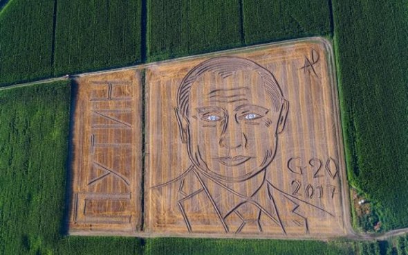 На полі в Італії з’явився гігантський портрет Путіна