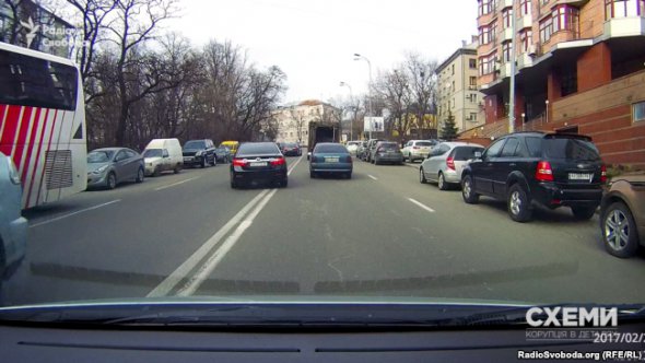 Кортеж генпрокурора Луценка систематично порушує ПДР, виїжджаючи на зустрічну смугу — Схеми
